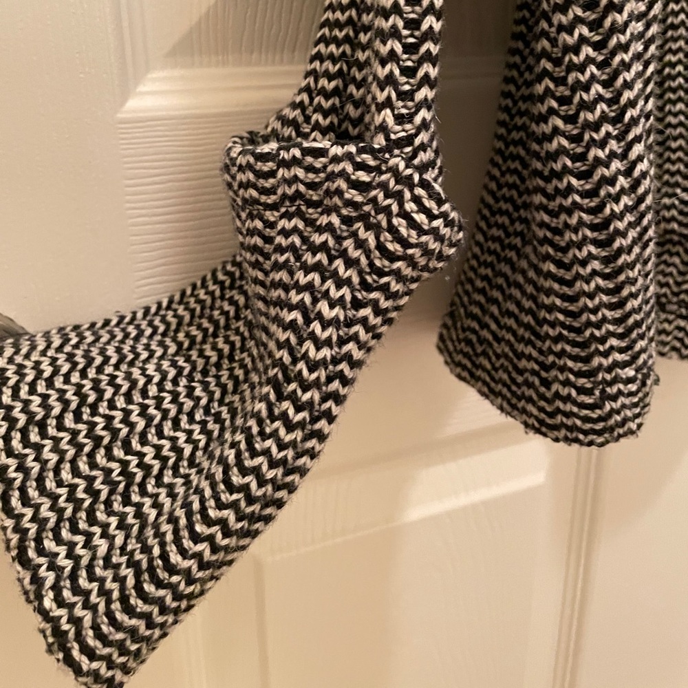 Black and white sweater size M - Picture 3 of 5